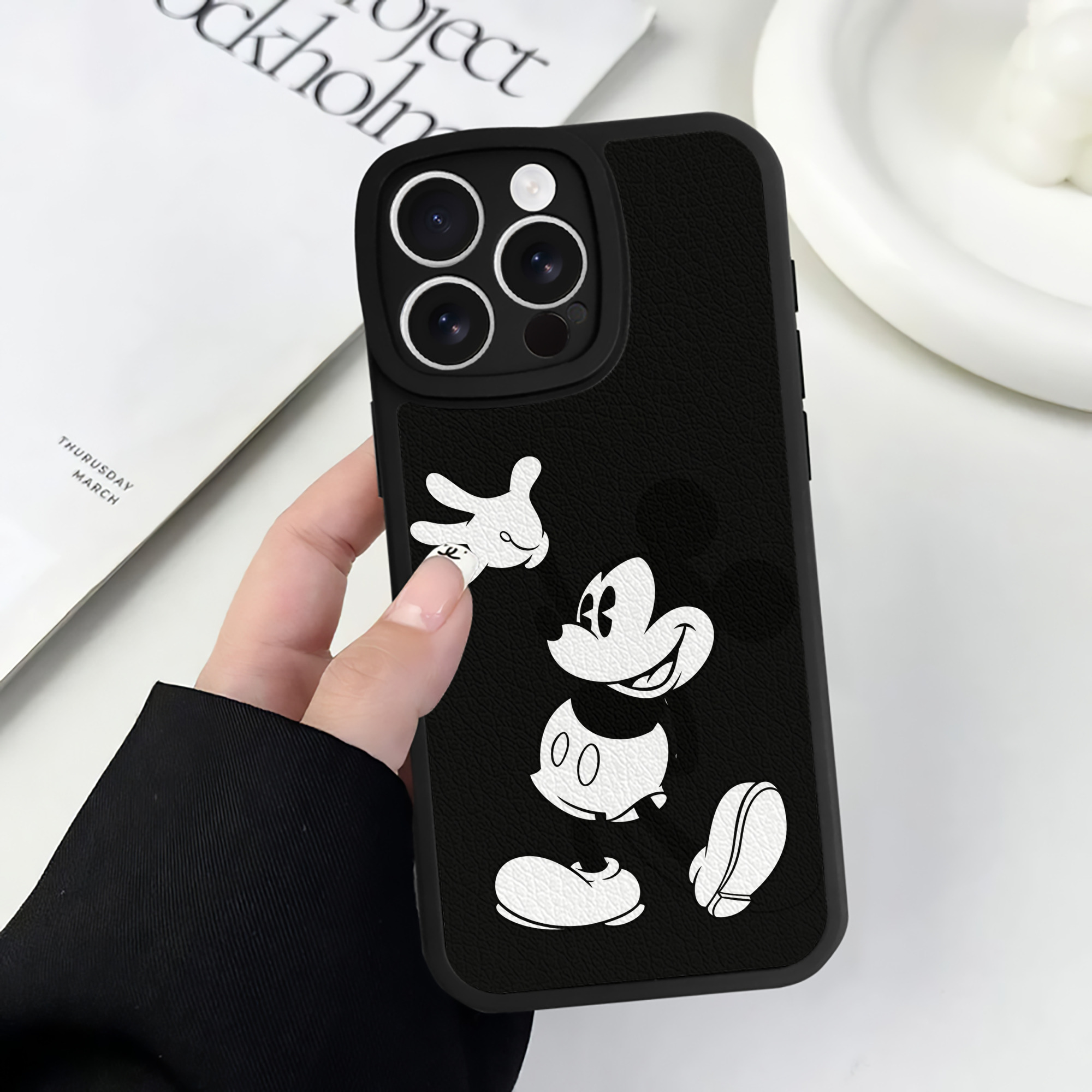 （画像用） ミッキーマウス Mickey Mouse 【iPhone 16シリーズ対応】シリコンスマホケース（レザー調） 材質：シリコン